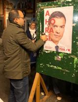 Leganés: Comienza la campaña electoral con la tradicional pegada de carteles